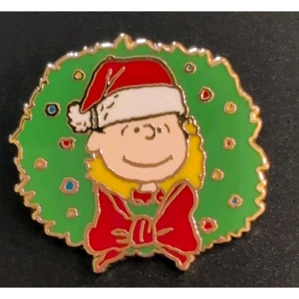 Loungefly Peanuts Snoppy & Gang Holiday Wreath Pin Blind Box Charlie Brown
